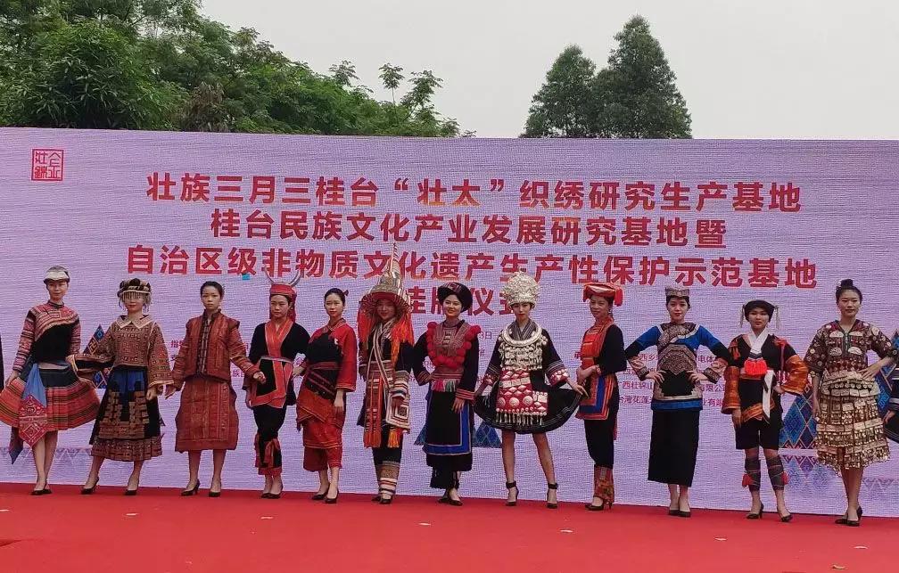 解析澳门正版挂牌游戏与专家意见定义——展望未来的最佳精选